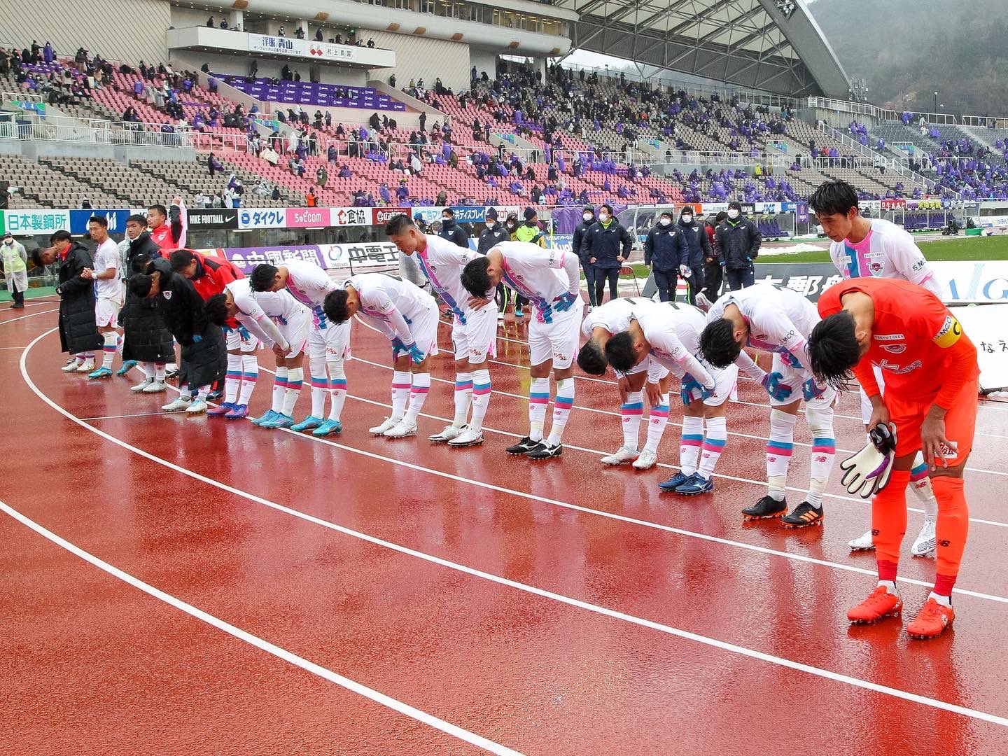 藤原 悠汰 Yuta Fujihara 開幕戦 J1デビュー戦 プロ初出場 このピッチにサガン鳥栖の選手として立てたことは自分にとって感慨深いものがありました これからもサガン鳥栖の勝利の為に闘います 寒い中応援ありがとうございました 次は駅スタで勝利を