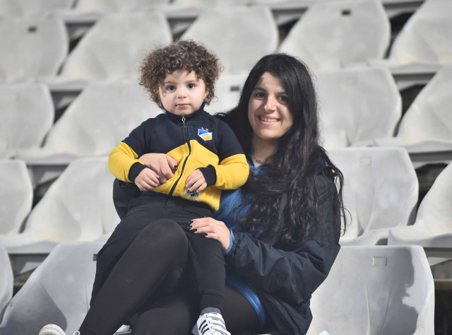 apoelgroup's tweet photo. Τα παιδιά στην κερκίδα είναι η μόνη σου ελπίδα.
#APOEL vs #Anorthosi #APOELFC #GSPstadium #APOELGROUP https://t.co/DAdsnxQyK6