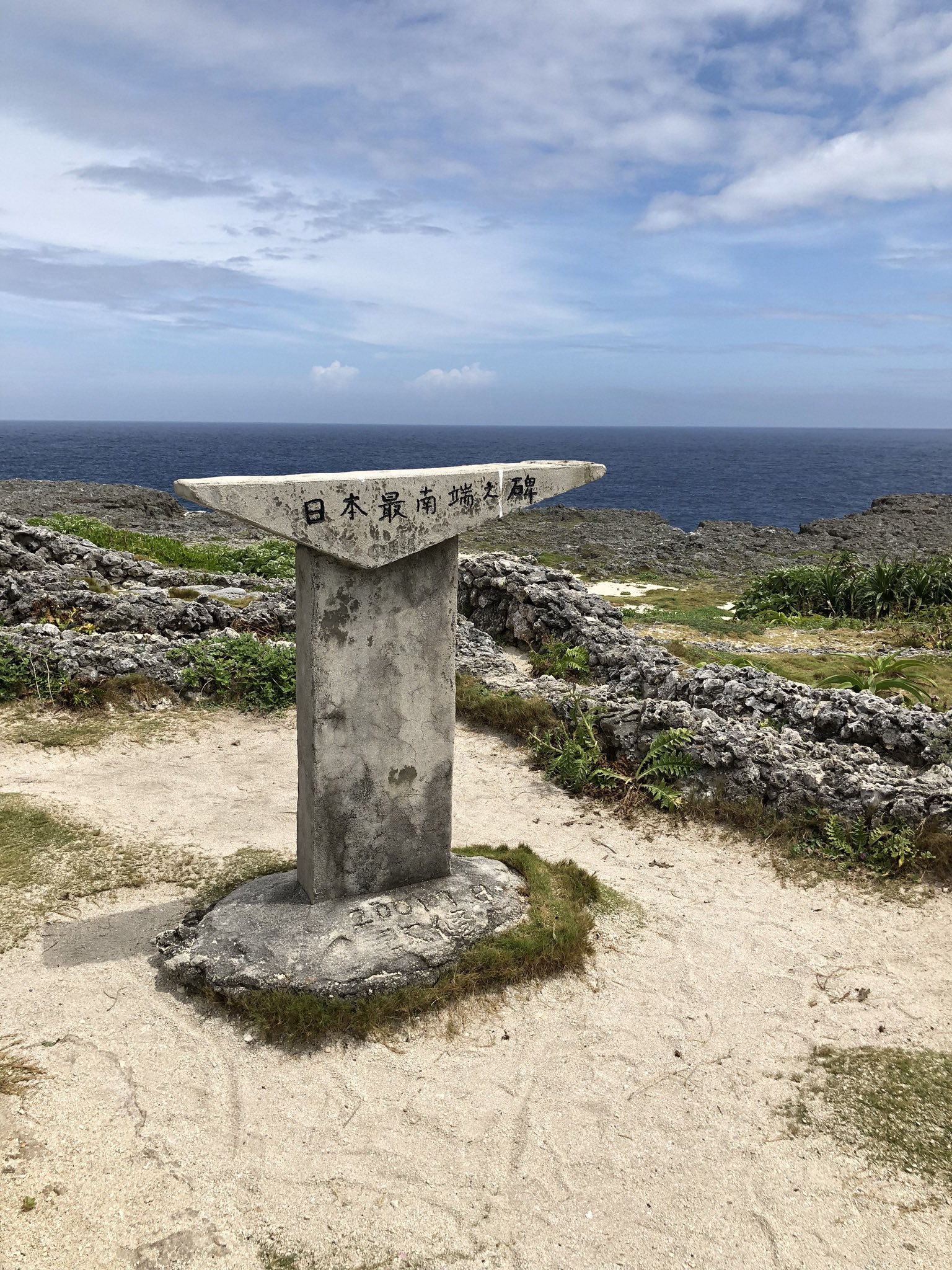 Wǒ Bu Fǎn San Su 整理旧照片看见 游遍日本 活动时去的日本四边界 这是目前旅游能去的日本各个方向的极点 最 北端 北海道稚内市宗谷岬最南端 沖縄県八重山波照間島最东端 北海道根室市納沙布岬最西端 沖縄県八重山郡与那国島可惜当年行程紧张没去领