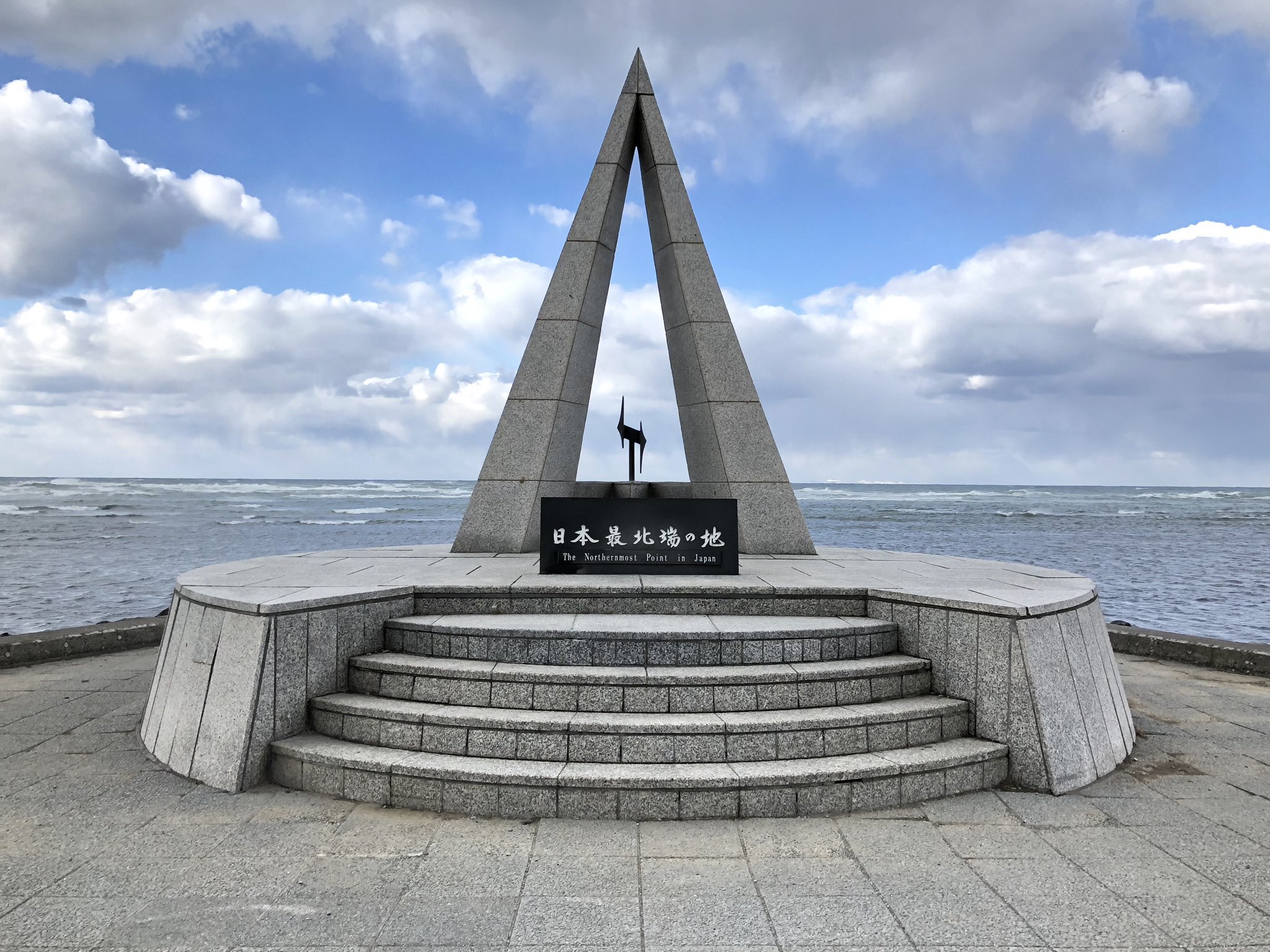 Wǒ Bu Fǎn San Su 整理旧照片看见 游遍日本 活动时去的日本四边界 这是目前旅游能去的日本各个方向的极点 最 北端 北海道稚内市宗谷岬最南端 沖縄県八重山波照間島最东端 北海道根室市納沙布岬最西端 沖縄県八重山郡与那国島可惜当年行程紧张没去领