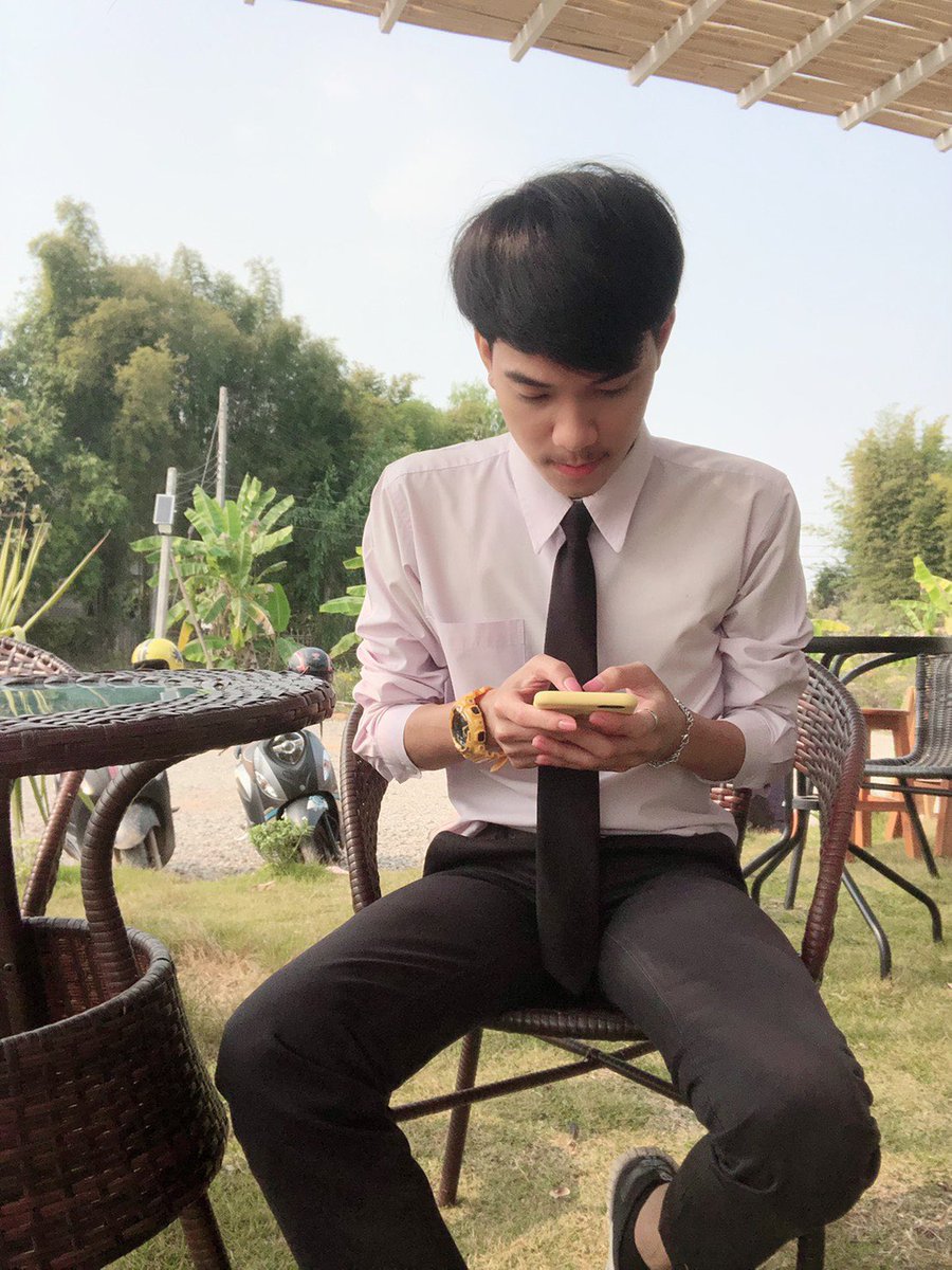gop_39's tweet photo. การเงินมีปัญหา ใส่ชุดนักศึกษาไปหาใครได้บ้าง #เชียงราย https://t.co/f2DZLA9CoZ