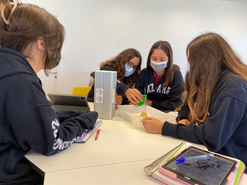 RealejosNazaret's tweet photo. Nuestro nuevo laboratorio ya se encuentra en marcha. Muy pronto este espacio se unirá al nuevo #FabLab que estamos construyendo. Continuamos ofreciendo espacios para el aprendizaje personalizado. ¡Nuestro cole crece!
#AulaSteam @coleinnovadores #Momentum #AulaMaker https://t.co/UM49QUR5G0