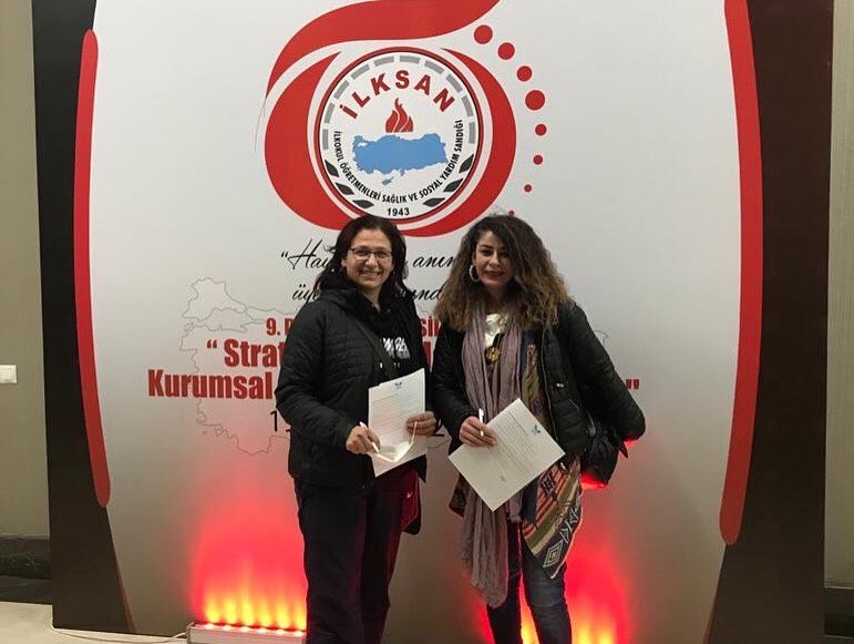 İLKSAN 2023-2027 STRATEJİK PLAN HAZIRLIK VE KURUMSAL BİLGİLENDİRME SEMİNERİ BAŞLIYOR…

9. Dönem İLKSAN İlçe Temsilcilerimize yönelik,İLKSAN 2023-2027 Stratejik Plan Hazırlık ve Kurumsal Bilgilendirme Semineri…ilksan.gov.tr/Haber-Detay/IL…