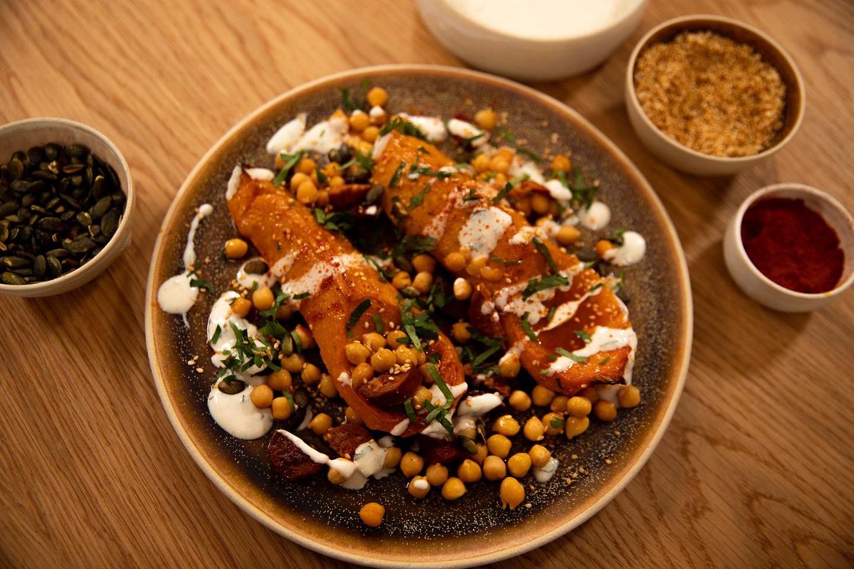 raymond_blanc's tweet photo. Don’t be fooled into thinking that by just adding salt and pepper to a dish you will improve it.There are so many other catalysts of flavours such as herbs, lemon juice, vinegars &amp; spices.I urge you not to jump on the salt box but to dust off your spice rack
#SimplyRaymondBlanc https://t.co/gvVhH8UpMl