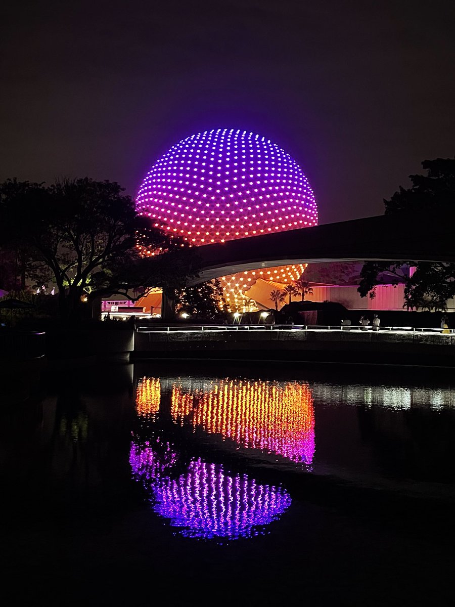 mes7585's tweet photo. @LRDreaming Fantastic news !!  You’ll love the beacon of light show on Spaceship Earth it’s fab and the colours are stunning 🤩 🇺🇸 https://t.co/jmo6M4Nb1U