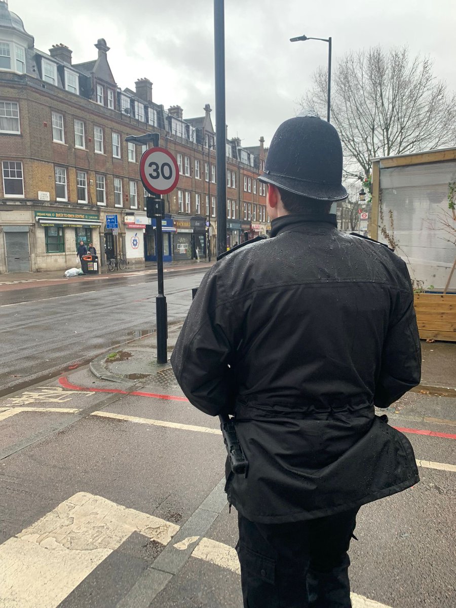 Rain or shine, your Safer Neighbourhood Team are out on the beat. #leabridge #neighbourhoodpolicing #metpolice #saferneighbourhoods #hackney