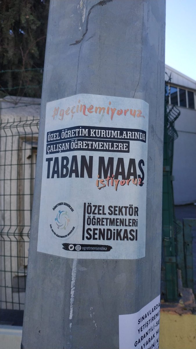 ogretmensendika's tweet photo. Özel Sektör Öğretmenleri Sendikası  #geçinemiyoruz sesini yükseltmek ve dayanışmayı büyütmek için Kartal'daydı! 
Yaşasın Öğretmenlerin Dayanışması! ✊ #öğretmenetabanmaaş https://t.co/mhq94e9rJ2