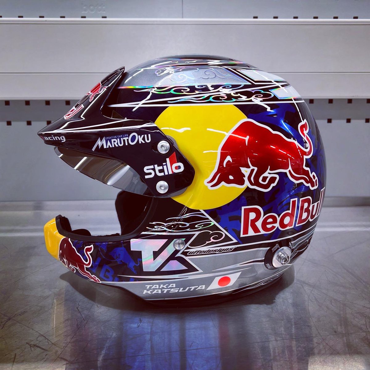 TakamotoKatsuta's tweet photo. New design for 2022 season ⚡️
今シーズンの相棒 ⚡️
#TK18 #RedBull
#givesyouwings #翼をさずける
#丸徳商会
#uffedesigns https://t.co/9yq8fowIBD