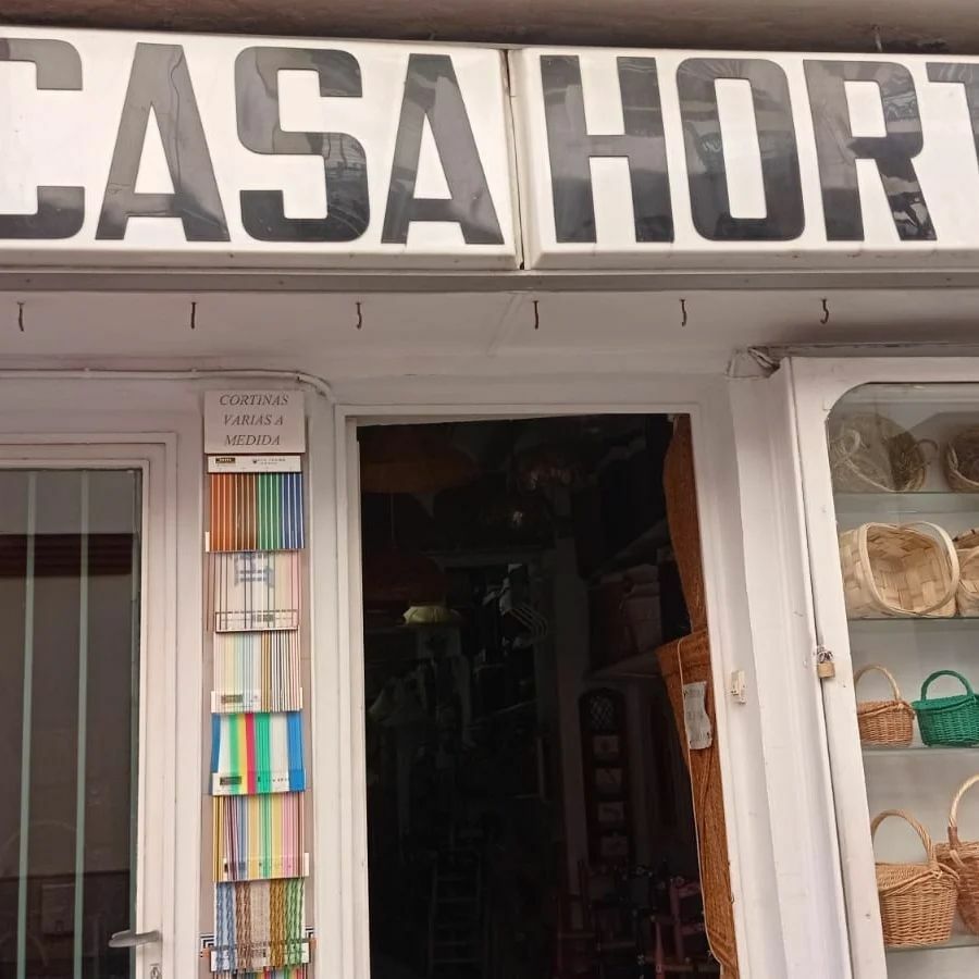 Joyas de #huelva #huelvacentro #casahorta tienda de mimbre de toa la vida de Huerva