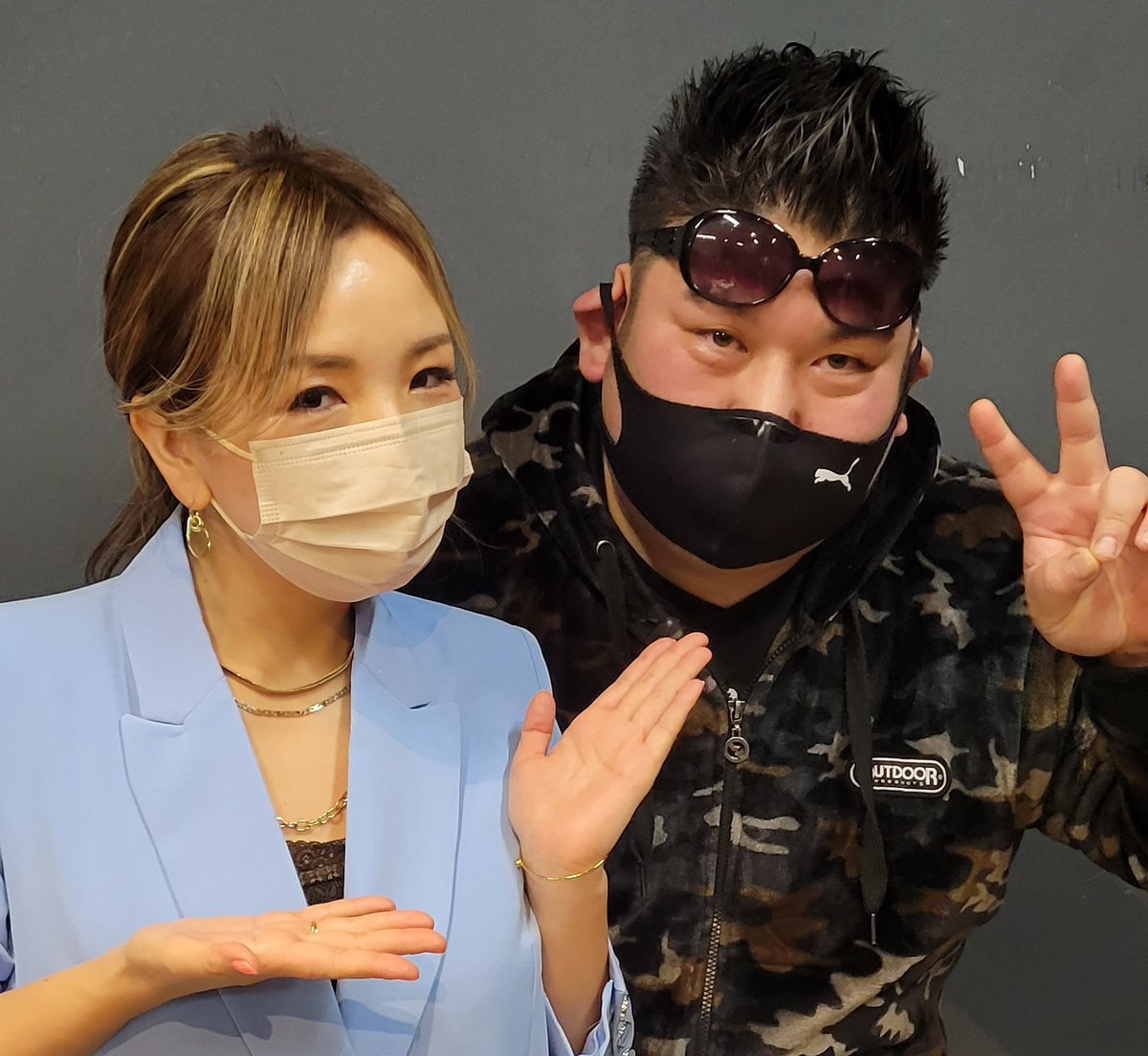 tsunoponpapa's tweet photo. なんか、久しぶりの物販楽しかったなぁ。あむみー、きみかだけじゃなく、宏実さんともお話出来た

本日の一番、盛り上がりネタ

たぞ、おかしかったよね、あんとき。
↓
たぞ、お菓子を配ってたよね、あんとき。(正解)

見事な誤解で、たぞ、きみかと大爆笑だったな

宏実さんとのやつ、マスクの耳(泣) https://t.co/CmP2RXd9cY