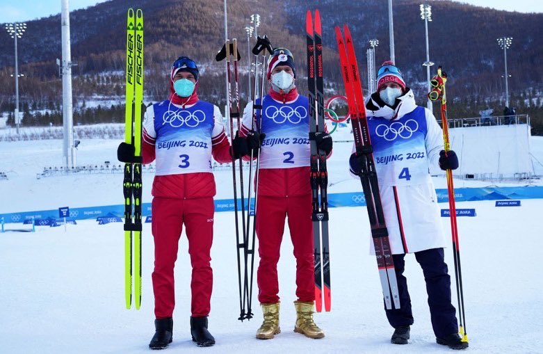 VVStroev's tweet photo. Он вообще человек? Это я про Александра Большунова. Сан Саныч просто невероятен. Сумасшедшая физическая форма в совокупности с опытом принесли нашему спортсмену 5 олимпийских медалей: три золото, серебро и бронзу.
#ЗаРоссию #НашГеройОлимпиады #Пекин2022 https://t.co/OxZRpbsf9D