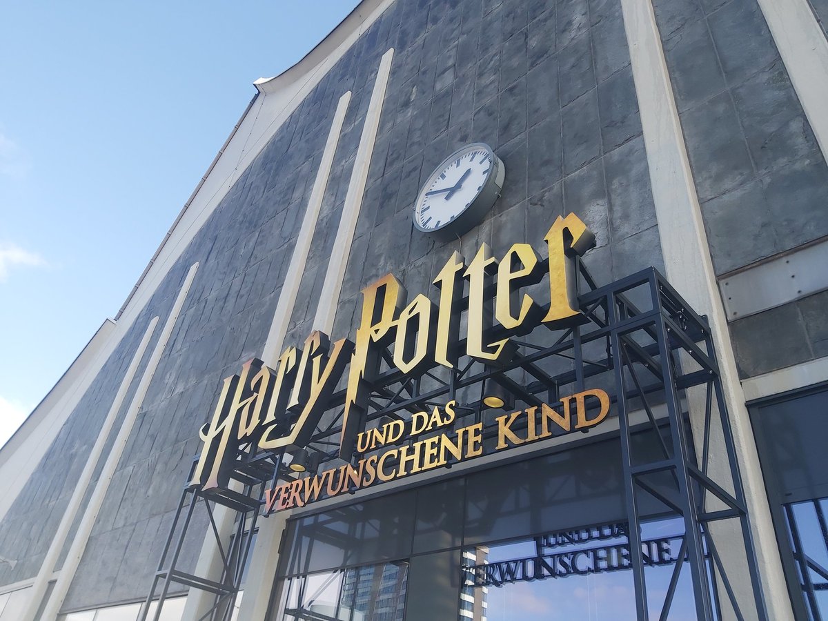 scorbusbread's tweet photo. Hogwarts is real ❤ https://t.co/Pv4eHDcCUR