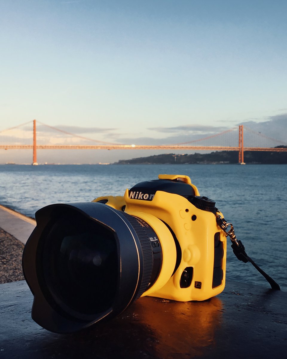 easyCover's tweet image. Our bright yellow easyCover spotted in Lisbon 💛 Yet, another easyCover 📸 hotspot: Ponte 25 de Abril

➡️ easycover.eu/content/where-……
Follow us to see our easyCovers in action 
➡️ instagram.com/easycover_phot……

#easyCover #Canon #Nikon #Photography #Cameragear #Sony