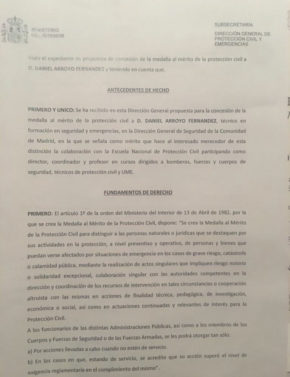 DanielArroyoF's tweet photo. El reconocimiento de tu país 🇪🇸por tu trabajo es lo más gratificante como persona.Una fecha inolvidable.Siempre para servir @IdiazAyuso @davidperez @Enrique_L_Lopez  @eruizescudero @CarlosNovilloPi @luismi1980 @dsn @policia @guardiacivil @UMEgob @GEO_CNP @GoesCnp @PoliciaEscuela https://t.co/Zo3k49M5Qb