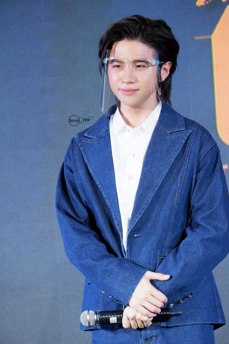 lover__PPP's tweet photo. ชอบลุควันนี้มากนะ หล่อๆ 😉
#คนของแปลน #PlanRathavit 
#PraewTalkxMeanPlan https://t.co/GIZjvUAVY1