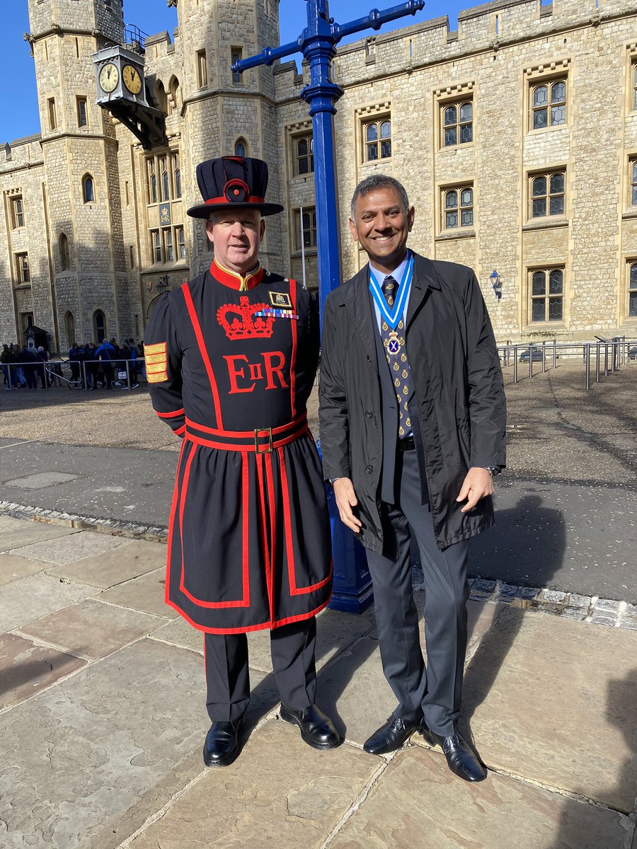 Privileged to be invited by Col James Denny to the Royal regiment of Fusiliers Officers Lunch at the @TowerOfLondon in the @FusiliersRHQ. Excellent hospitality in such an iconic location. Honoured to hear the many stories from those retired veterans who have kept us free and safe