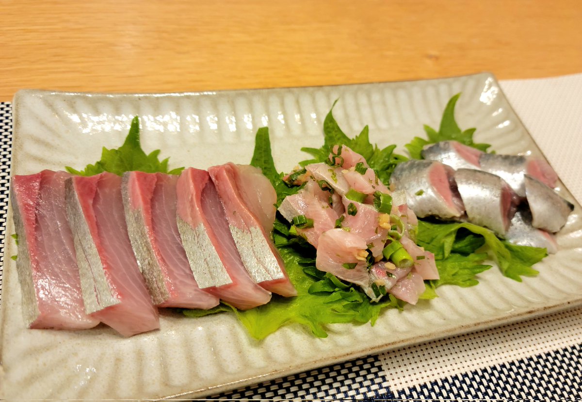 こんばんは✨ 今日の晩ごはん🍚です ◯田園調布醍醐の大阪寿司 ここの大阪寿司が好きで…田園調布で乗り換えると駅ナカで買いたくなります😁 ◯刺し身 イワシ、カンパチ ◯オニオンスープ ご馳走さま