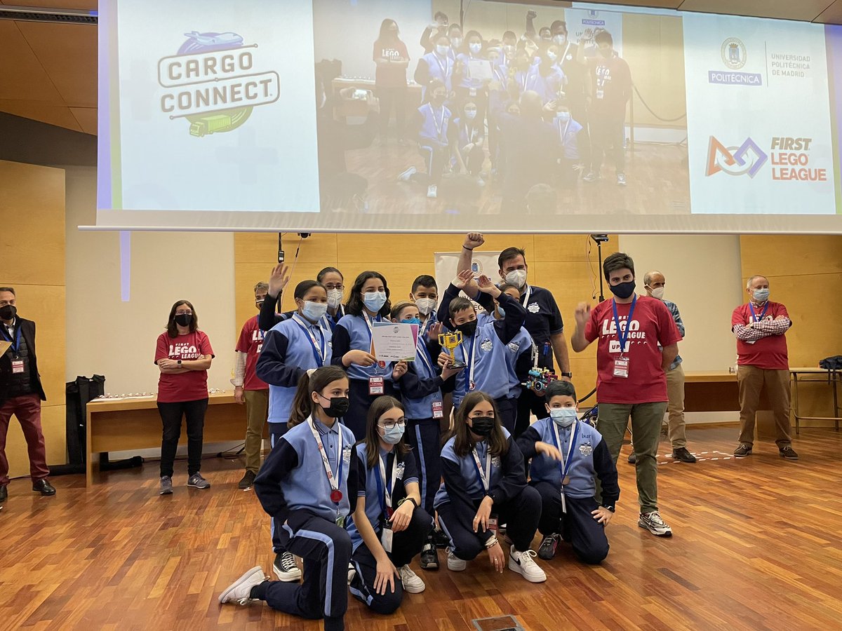 ceipgonzalo's tweet image. Premio a los Jóvenes emprendedores en la @fllmadridUPM #fllmadridupm @FLLSpain #CARGOCONNECT #muchomasquerobots ¡Felicidades campeones!