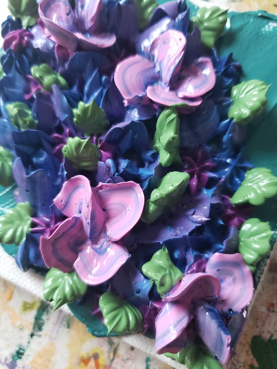 FemmegremlinArt's tweet photo. Details on some paintings I have up for sale 🥰 #ArtistOnTwitter #acrylicpainting #botanicalart #hydrangeas #roses #russianpipingtips #pipingskills https://t.co/Md1deOFmzC