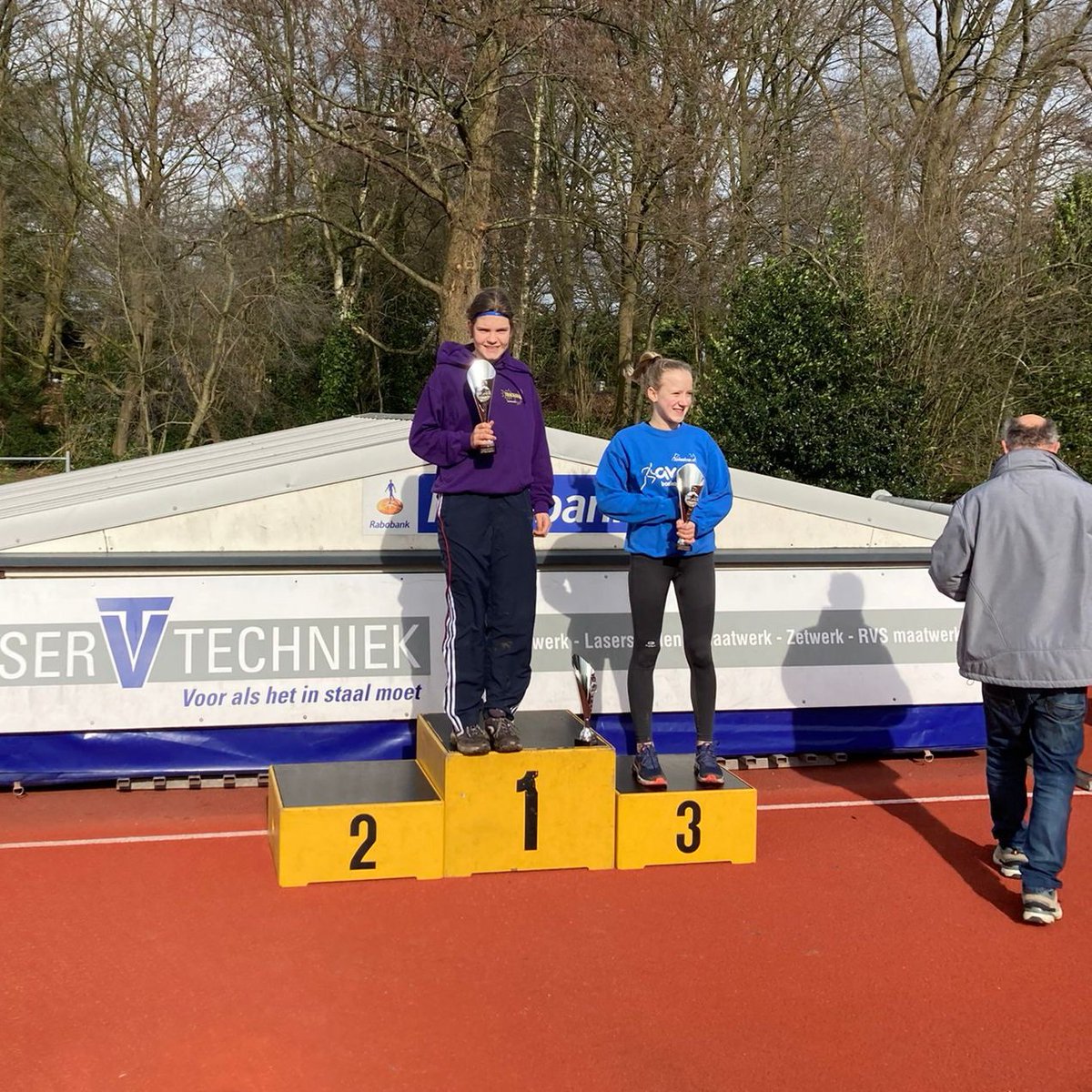 Amber van Dijke wint ZHM Wintercrossklassement bij de meisjes junioren C
#atletiek #hardlopen #crosscountryrunning #crosscountry #rennen #running #nesselande <a href="/AtletiekLive/">Atletiek Live</a> <a href="/Atletiekunie/">Atletiekunie</a> <a href="/ATR010/">ATR</a> <a href="/RDOost/">AD RD Oost</a> <a href="/NewsNesselande/">NIEUWS NESSELANDE .NL</a>