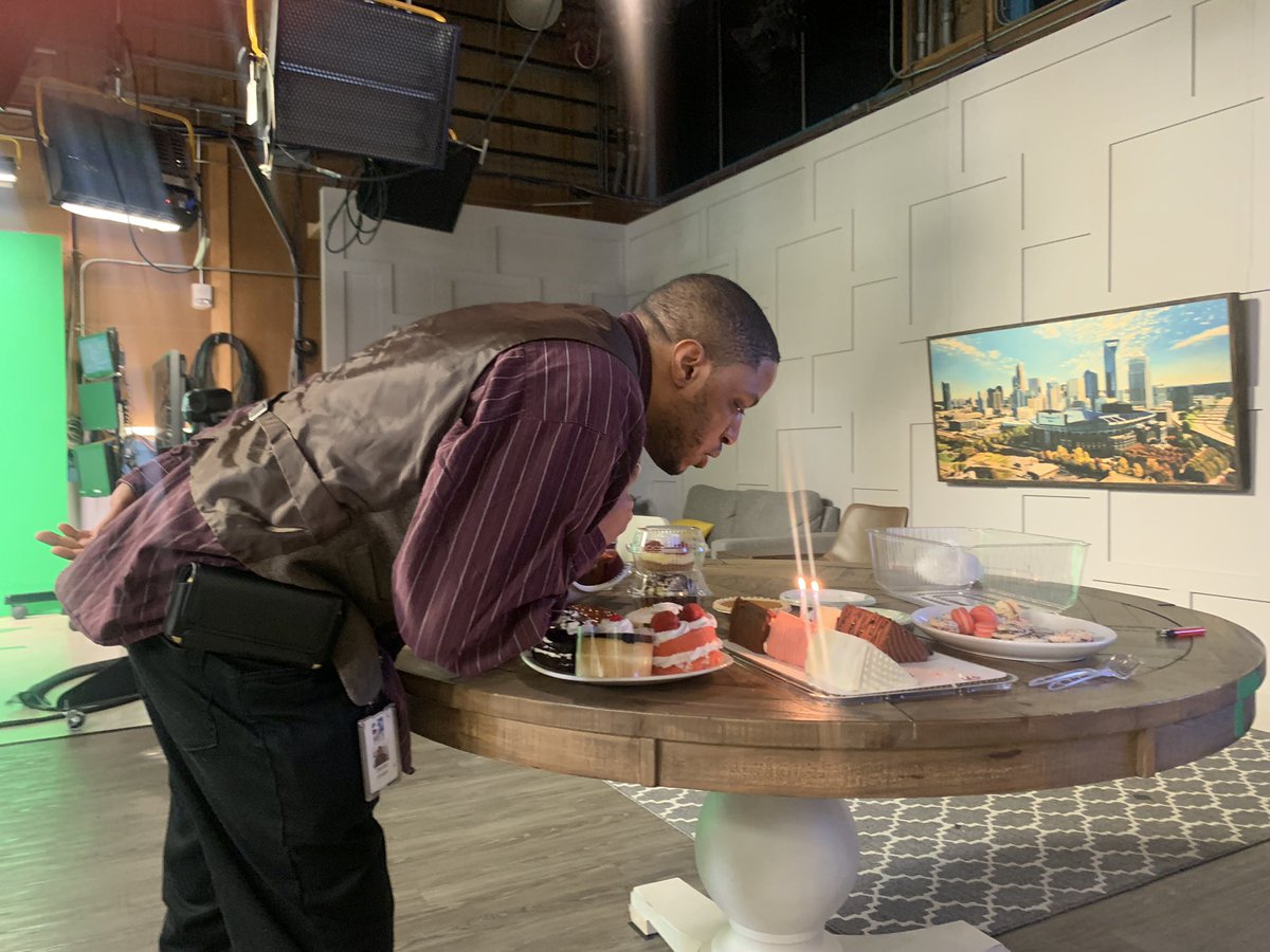 CarolineHicksTV's tweet image. Happy Birthday @NOTthatDenzel !!! 30, flirty, and thriving! 🎂🎉🧁 
Thanks to @BWSweetsBakery for all of the delicious treats!