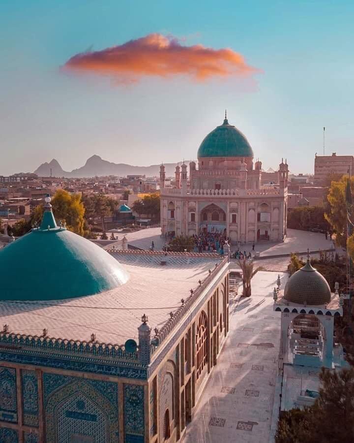 کندهار، د لوی امپراتور احمد شاه بابا مقبره. ریټویټ یی کړی.