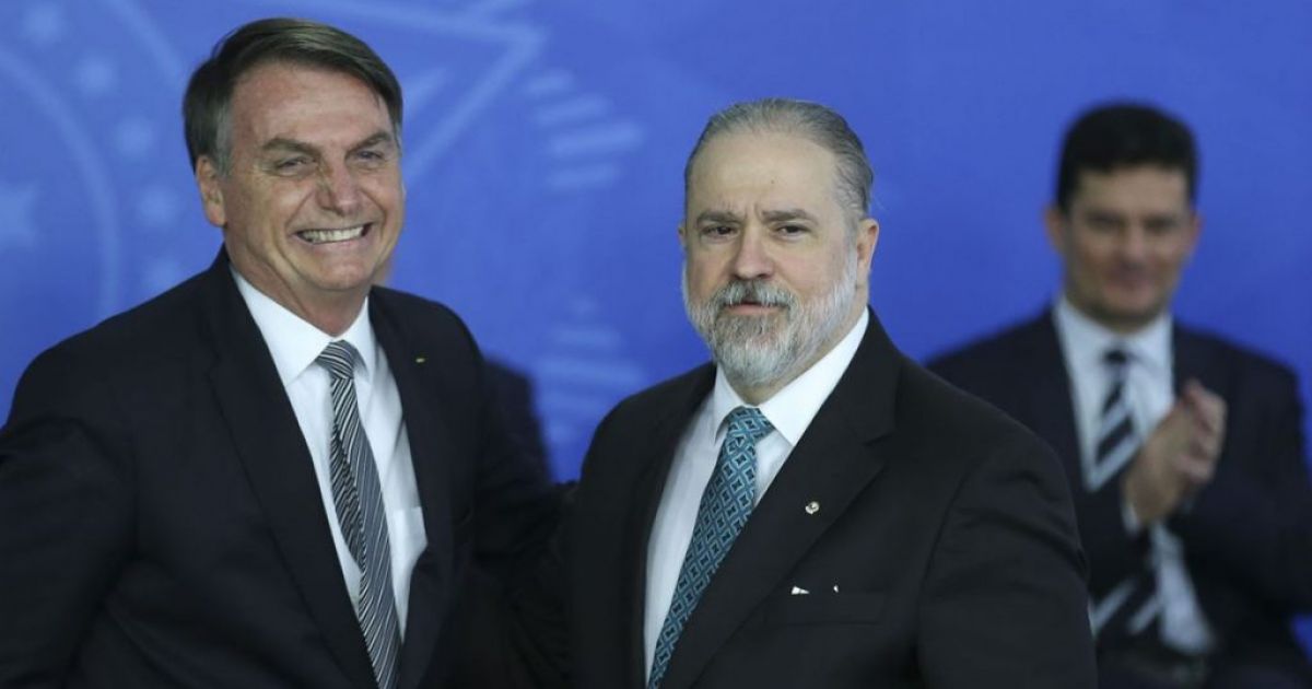 Aras pede arquivamento de inquérito contra Bolsonaro por prevaricação de vacinas dlvr.it/SKGljt