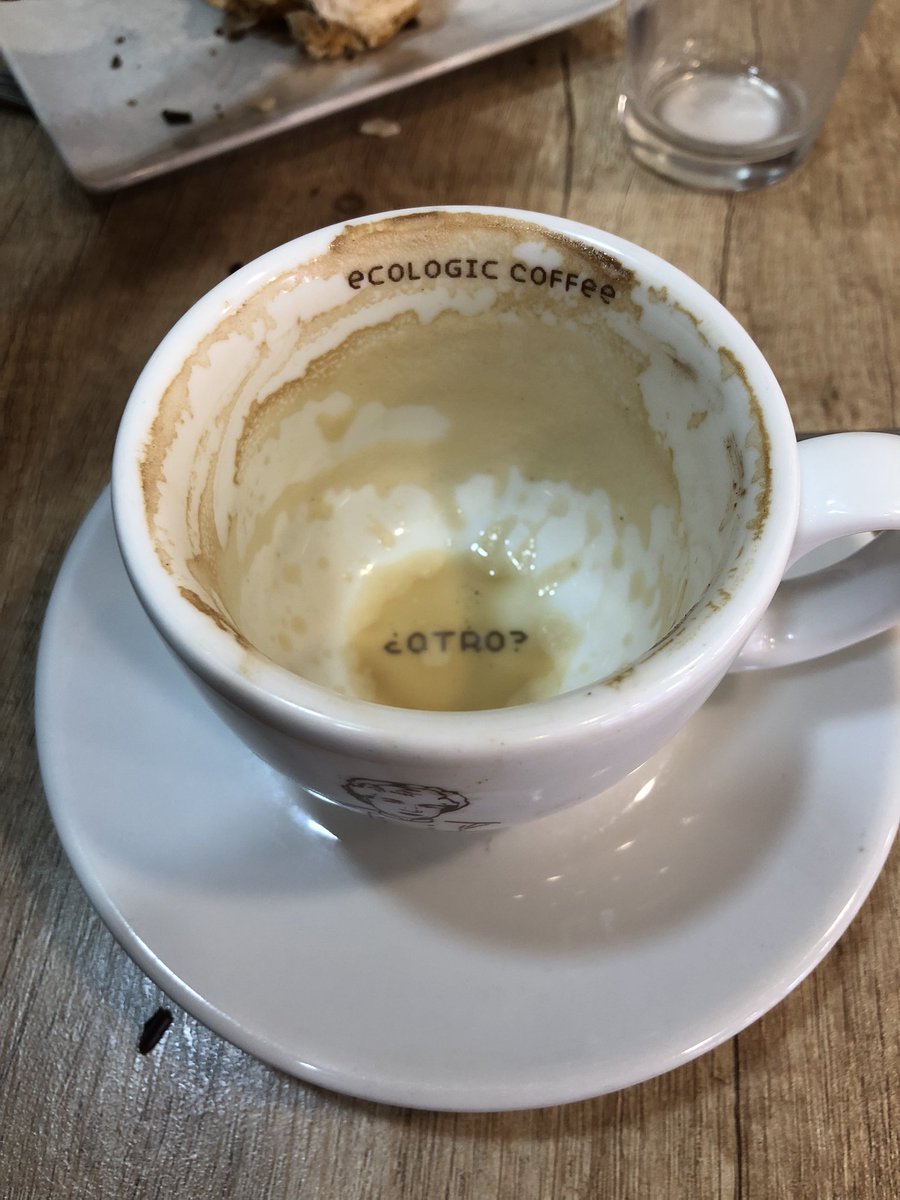 rubenvenuto's tweet photo. Que mensajes más chulos ponen en las tazas, si eres diestro… porque si eres zurdo, ¿pone orto? Hay cafés que se lo merecen, sip https://t.co/QIHSk1ECcF