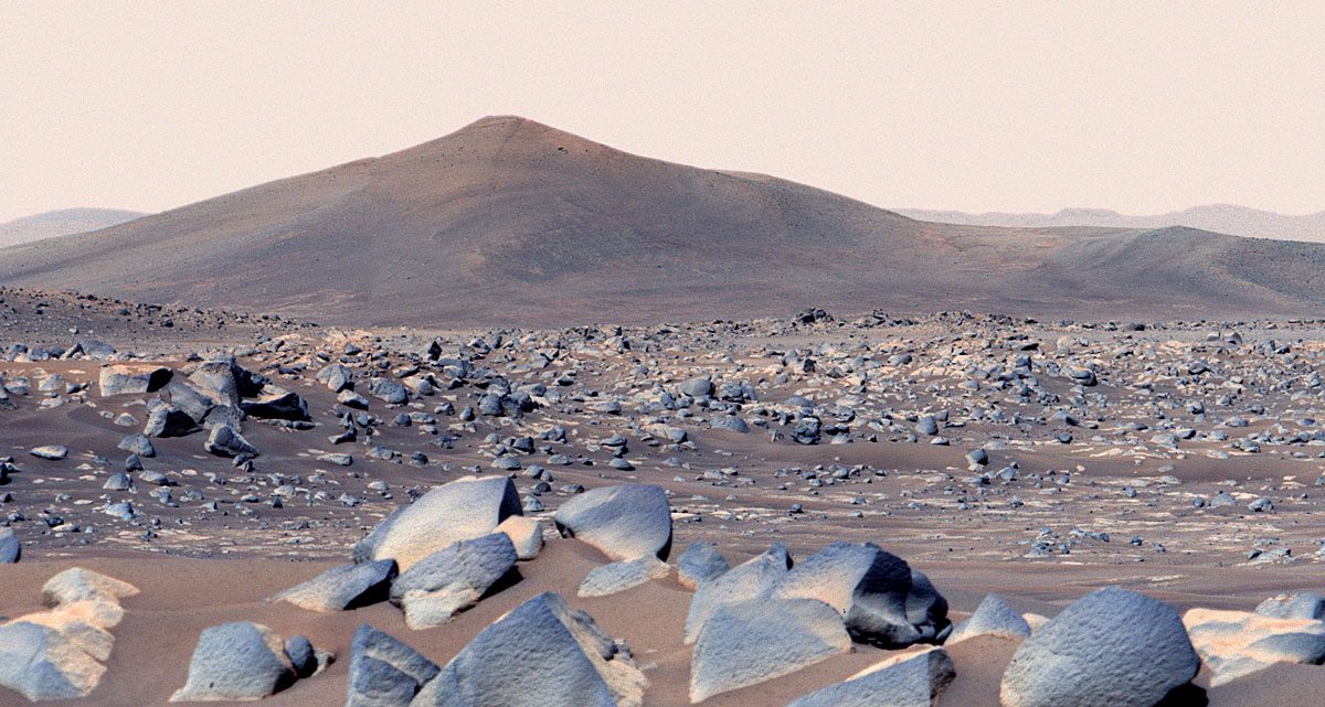 totalspace360's tweet photo. NASA’s Perseverance rover captured this view of a Martian hill called ‘Santa Cruz’! https://t.co/j4uZc0QWE0
