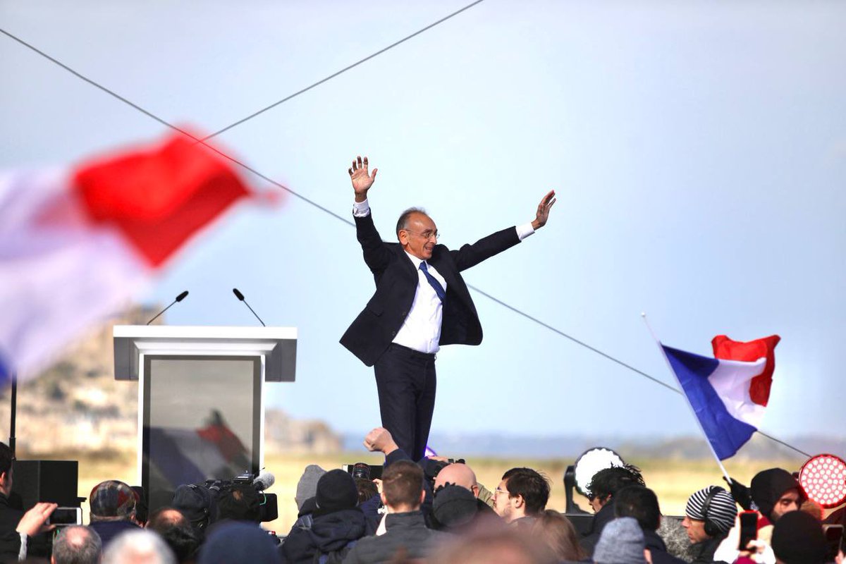 G_Peltier's tweet photo. #ZemmourMontSaintMichel : je suis époustouflé par la beauté du symbole et la force du discours, devant quelque 2000 conquérants qui ont bravé le froid, la boue, le vent, les changements d’horaires… Tout annonce le grand duel de 2022 entre @ZemmourEric &amp; @EmmanuelMacron ! https://t.co/zfyzn3LoyI