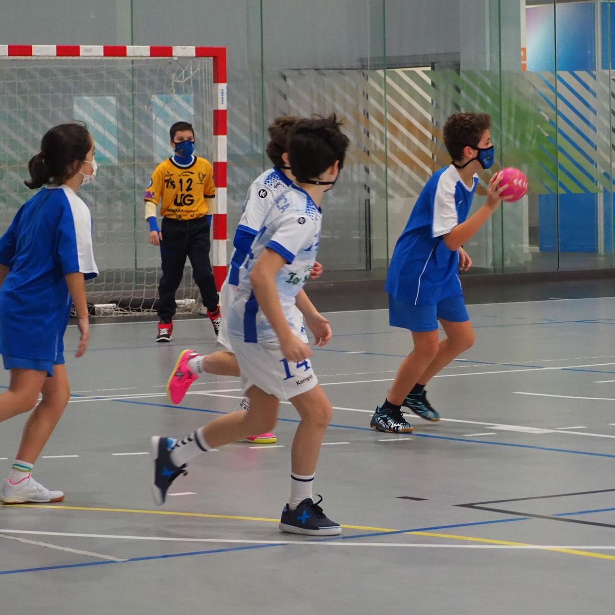 sdteucro's tweet photo. 🤾🏽♀️🤾🏽♂️ Resumen de una mañana llena de balonmano para nuestra base 👀
❌Derrota del Alevin Mixto ante el Cisne
✅Victoria del Infantil Masc ante BM Moaña
✅Victoria del Cadete Masc ante el Cisne
✅Victoria del Juvenil Masc ante el Porriño
#️⃣ #somosazuis #balonamno #baseazul https://t.co/3uYPIIkrJ4