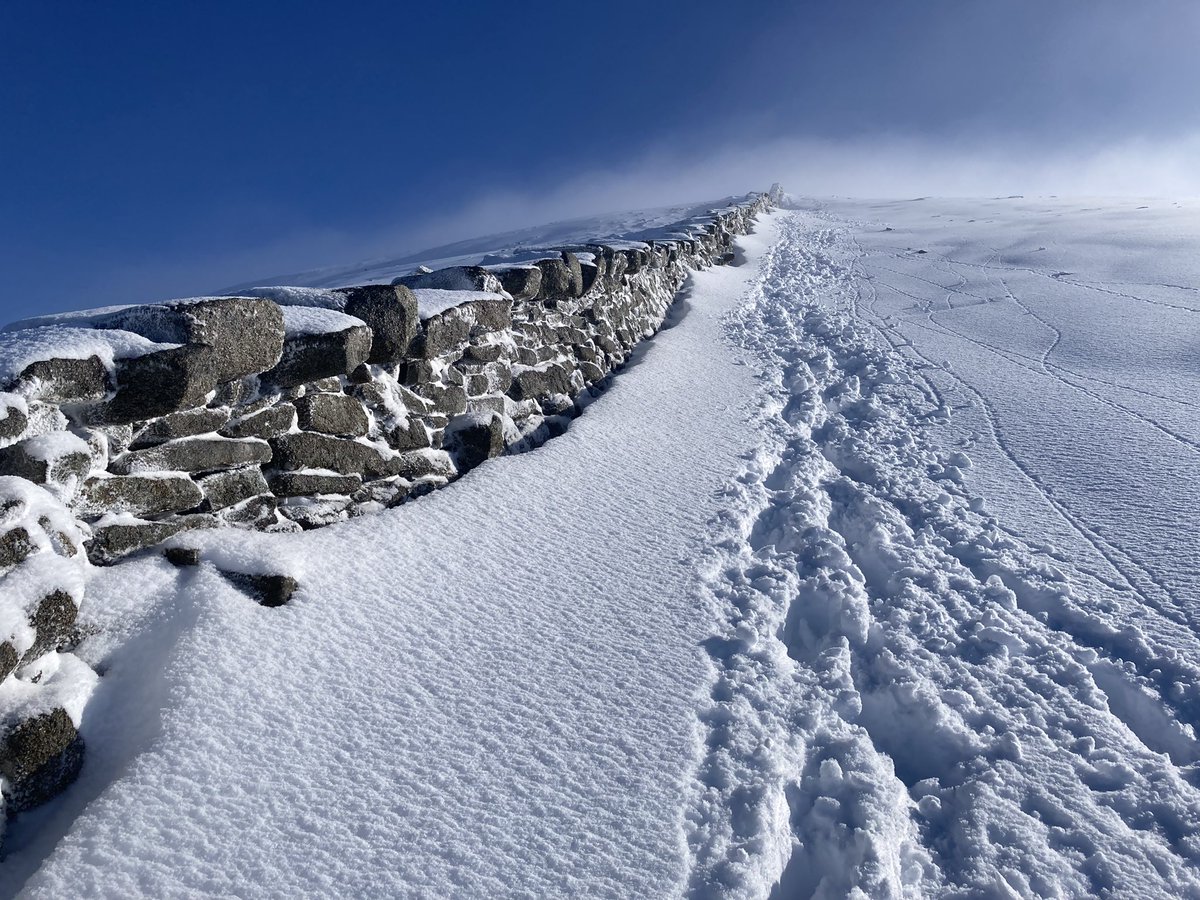 MartinMcMullan5's tweet photo. Snow day⦠#LayeredUp #MountainRunning #MourneMountains https://t.co/sbs71wp2a1