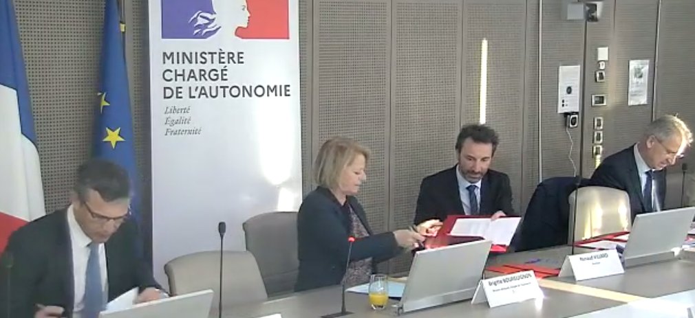 "Seul on va plus vite, ensemble on va plus loin" : convention entre l'État et l'interregime signée ce jour pour continuer à coordonner notre politique de #prevention <a href="/BrigBourguignon/">Brigitte Bourguignon</a> <a href="/renaud_villard/">Renaud Villard</a> @Cnav_actu <a href="/delouisstella/">stella delouis</a>   <a href="/santesolidarite/">François-Emmanuel BLANC</a> <a href="/msa_actu/">La MSA</a> <a href="/CNRACL/">CNRACL</a> <a href="/AgircArrco/">Agirc-Arrco</a>
