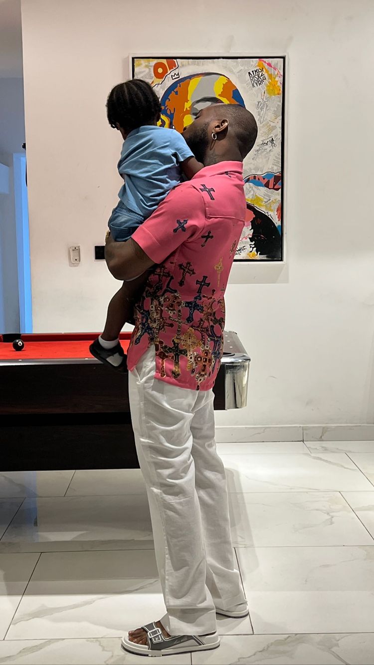 Akpraise on Twitter: "Davido and his mini-me Ifeanyi ❤  https://t.co/U4VeCa1qtE" / Twitter