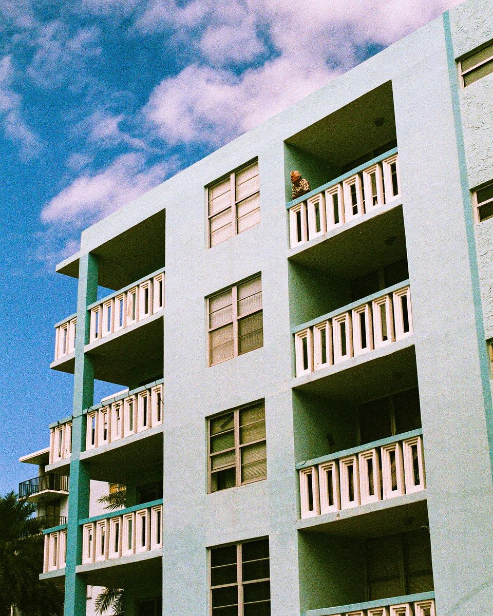 swaysview's tweet photo. South beach living three ways #swaysview https://t.co/7Pwc8Uxf4i