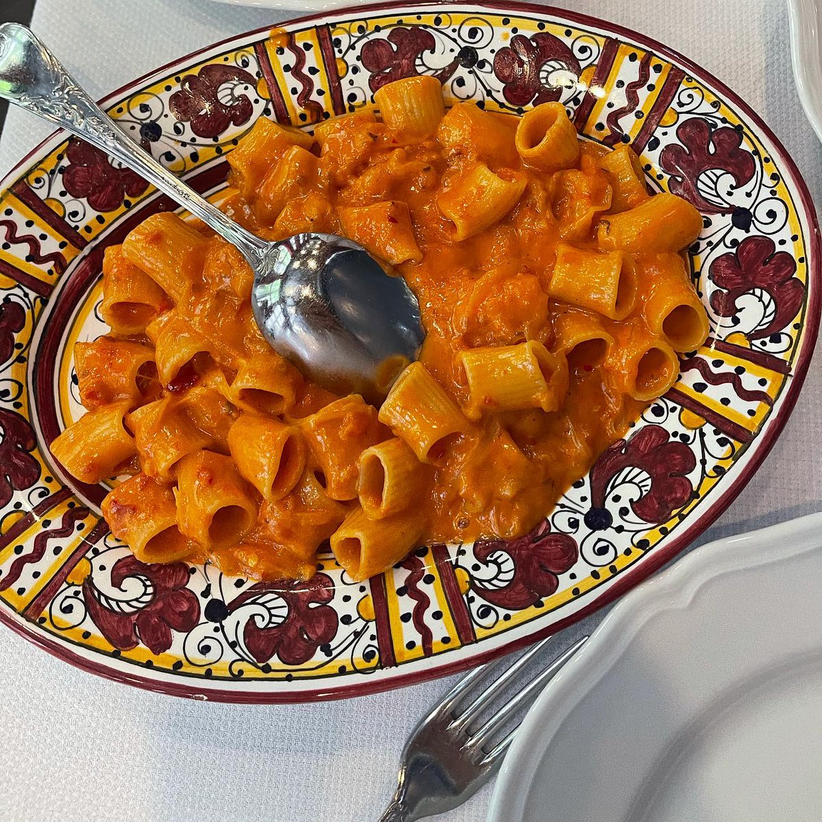 1/2 lbs Ground beef, lean
1 lb Italian sausage

2 tsp Basil, dried
5 Garlic cloves
3 cups Tomatoes

1 can Tomato paste

2 cups Tomato sauce

1/2 tsp Black pepper, ground
2 tbsp Brown sugar
1/2 tsp Fennel seeds
2 tsp Italian seasoning
1 tsp Salt

2 tbsp Olive oil