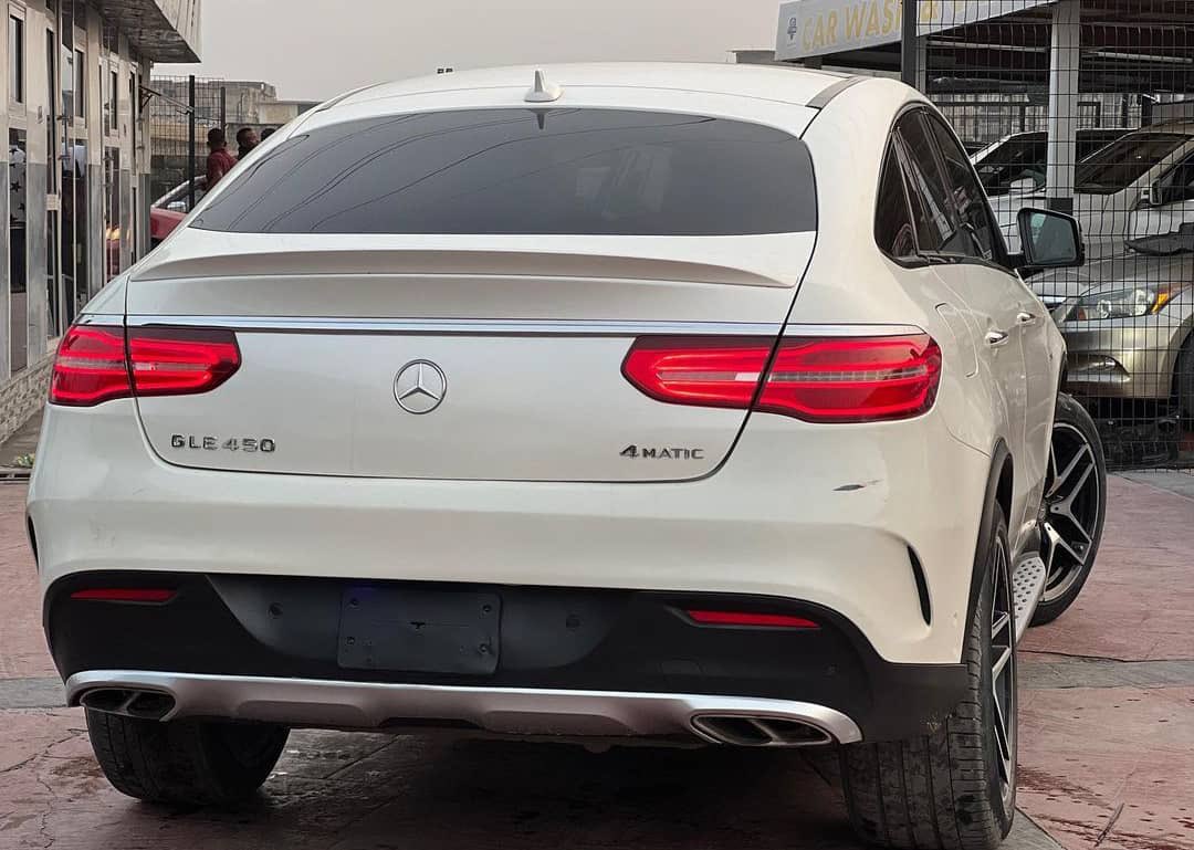 🔥 *Manufacturer:* Mercedes Benz 
       *Model* GLE450 4matic 
      *Year:* 2016
      *Mileage:* 
      *Status* Registered 
     *Colours* White on tan interior 
      *Location:* lekki 
       *Price*   28.8m  (Slightly negotiable)