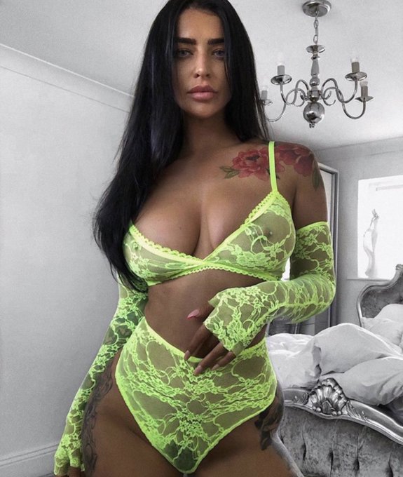 Do you like this colour on me ? https://t.co/GoQSBoyVxD