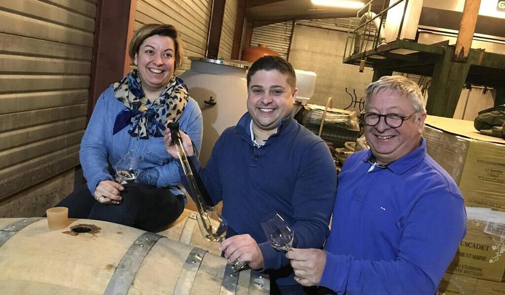 NantesOnline's tweet photo. Vignoble de Nantes. Le domaine de la Grenaudière lance son vin orange (Ouest-France) https://t.co/hpch3XatNE https://t.co/hviH5KzDi9