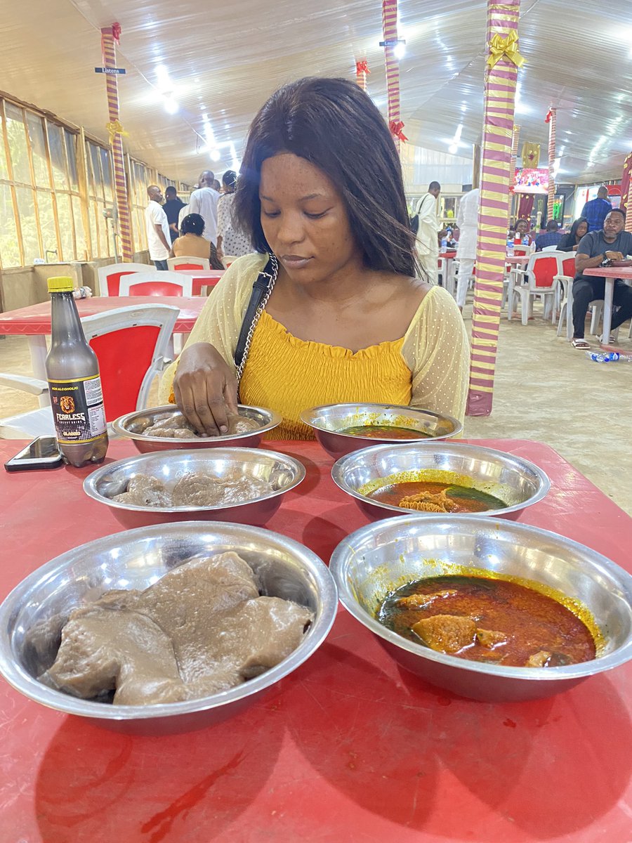 EKO9jaTV's tweet photo. Twitter foodie, who goes by the name @rutie_xx a.k.a Queen Mother, known to finish lumps of Amala and meat regularly. 

~ Gets public attention. https://t.co/K4TJOvQb8s