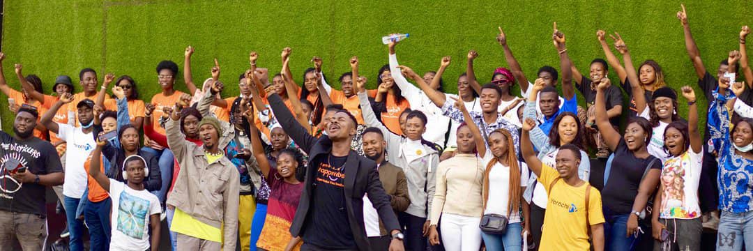 UEsidene's tweet photo. I don't know about you but I Stan @Happivibe1  

This user is a proud member of the #Orangetribe 

#Happivibe to the whole wide world. 
🧡🧡🧡 https://t.co/DTnt5na8yB