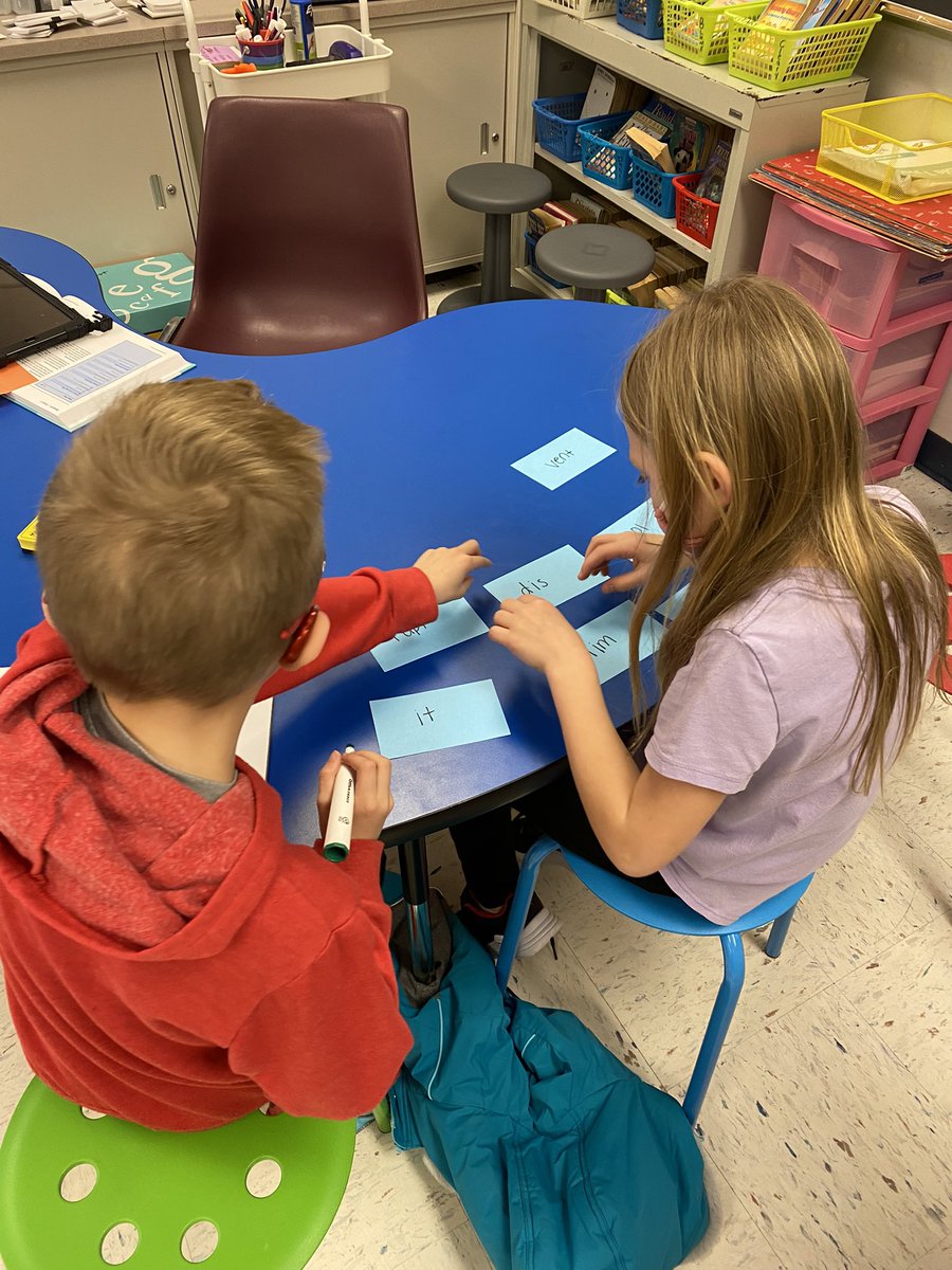 PSD_MsHickmott's tweet photo. Working hard on building and reading multi-syllabic words @PSDDeibler https://t.co/KyGCh2KQ9J