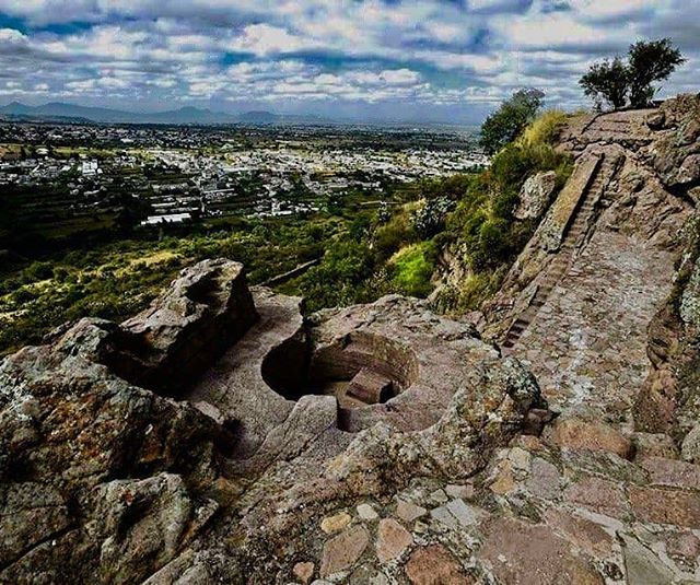 SeniorDuque's tweet photo. #TETZCOTZINCO: This monumental and beautiful site is located very close to Mexico City. Here, the #Tlahtoāni #Nezahualcóyotl took his splendid baths, while looking at his extensive domains. #ĒxcānTlahtōlōyān #AztecEmpire #Mexico #NorthAmerica #AmericaIsAcontinent #ThisIsAmerica https://t.co/LrZINdz9UF