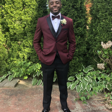 UrsinusHistory's tweet photo. Today's Major Monday we celebrate Jordan Casseus '23! Jordan has impeccable fashion sense and plans to attend Law school after graduating Ursinus. @UrsinusCollege #History #Majormonday #Ursinus https://t.co/eE1eEoXJVE