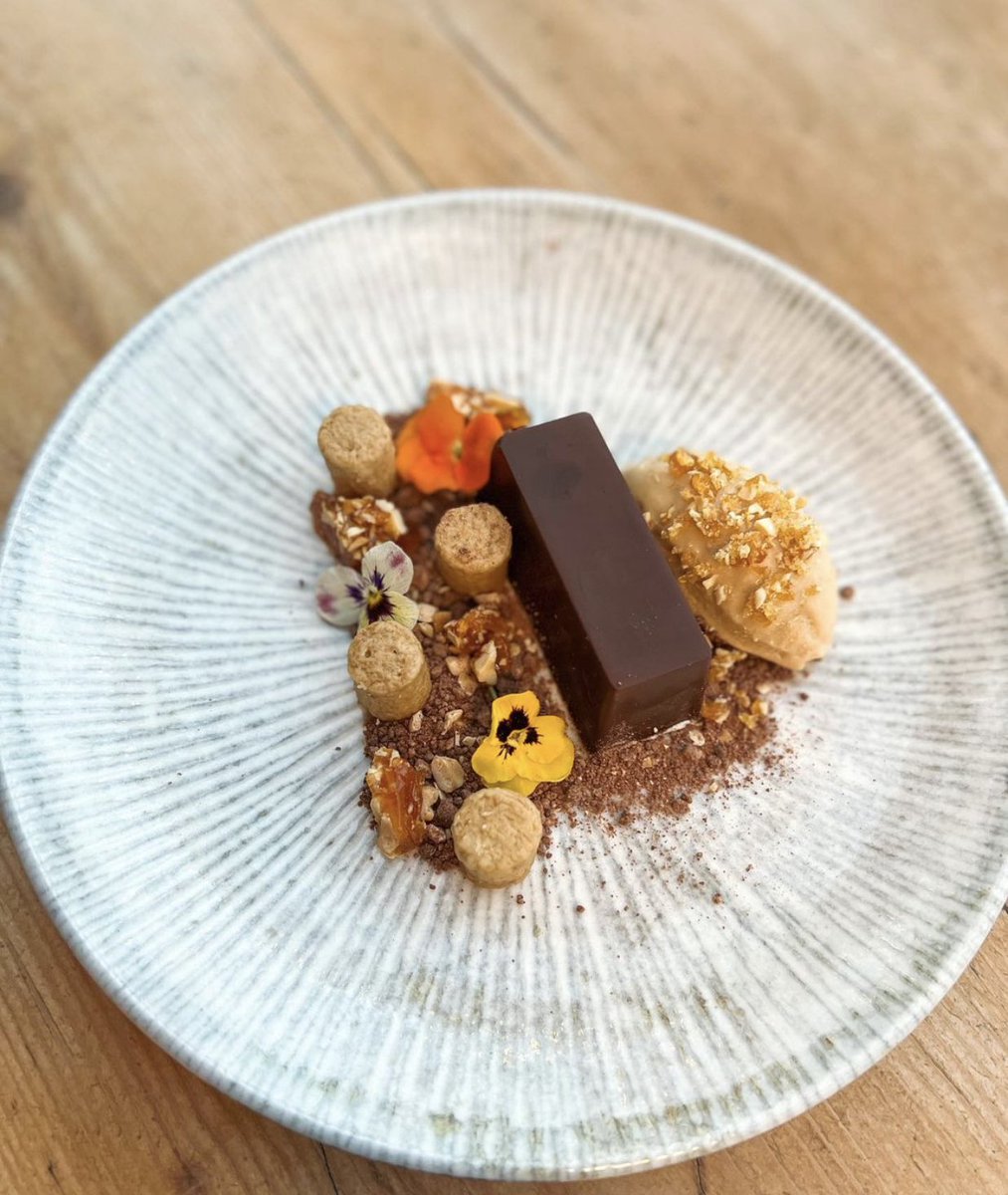 A scrumptious dessert delicately placed on our Celestial Coupe plate.

Add the vibrant piece and much more to your range: tricer.co.uk/collections/ce…

Available in four sizes. 

#tricer #güral #celestial #plates #coupeplate #exclusivetableware #tableware #thefollyoxford #foodlover