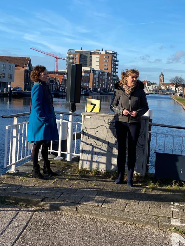 Vandaag was staatssecretaris <a href="/vivianneheijnen/">Vivianne Heijnen</a> van <a href="/MinIenW/">Ministerie van Infrastructuur en Waterstaat</a> op bezoek in Delft. Vanaf <a href="/tudelft/">TU Delft</a>, via #Schieoevers gefietst naar Station Delft en gesproken over hoe investeren in de fiets 🚲 bijdraagt aan een gezonde en bereikbare stad. #Ketenmobiliteit #NationaalToekomstbeeldFiets