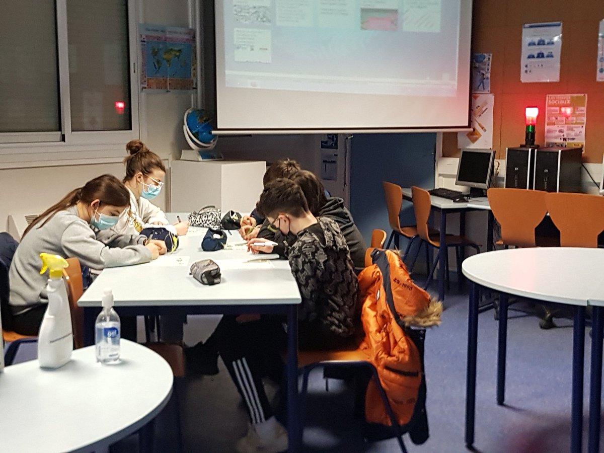 ernaux's tweet photo. @BetterInternetF Bilan de la journée #SaferInternetDay les outils de la #digitale @ezimmert ont fait un  carton 🔝#Digiface, #Digiwords,#Digipad . Les élèves adorent ❤❤ @DanePoitiers @IanPoitiers_Doc https://t.co/4Z30N15Nlc