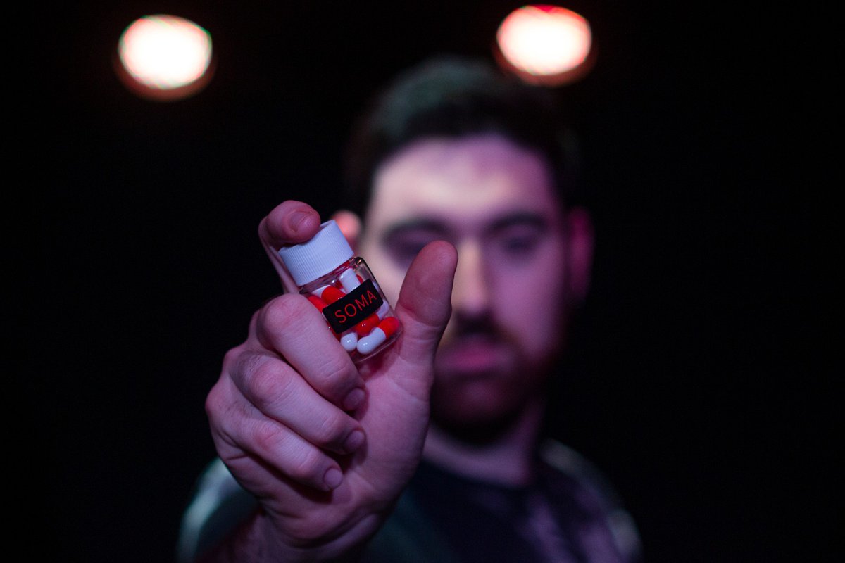 PlayTeatro's tweet photo. ¡Quedan 4⃣ días! 

Este viernes estrenamos #CiudadanoBeta en #Granada. Una obra inspirada en #UnMundoFeliz. Compra tus entradas: https://t.co/QR1ZcrtfKY https://t.co/WauftNNqXC
