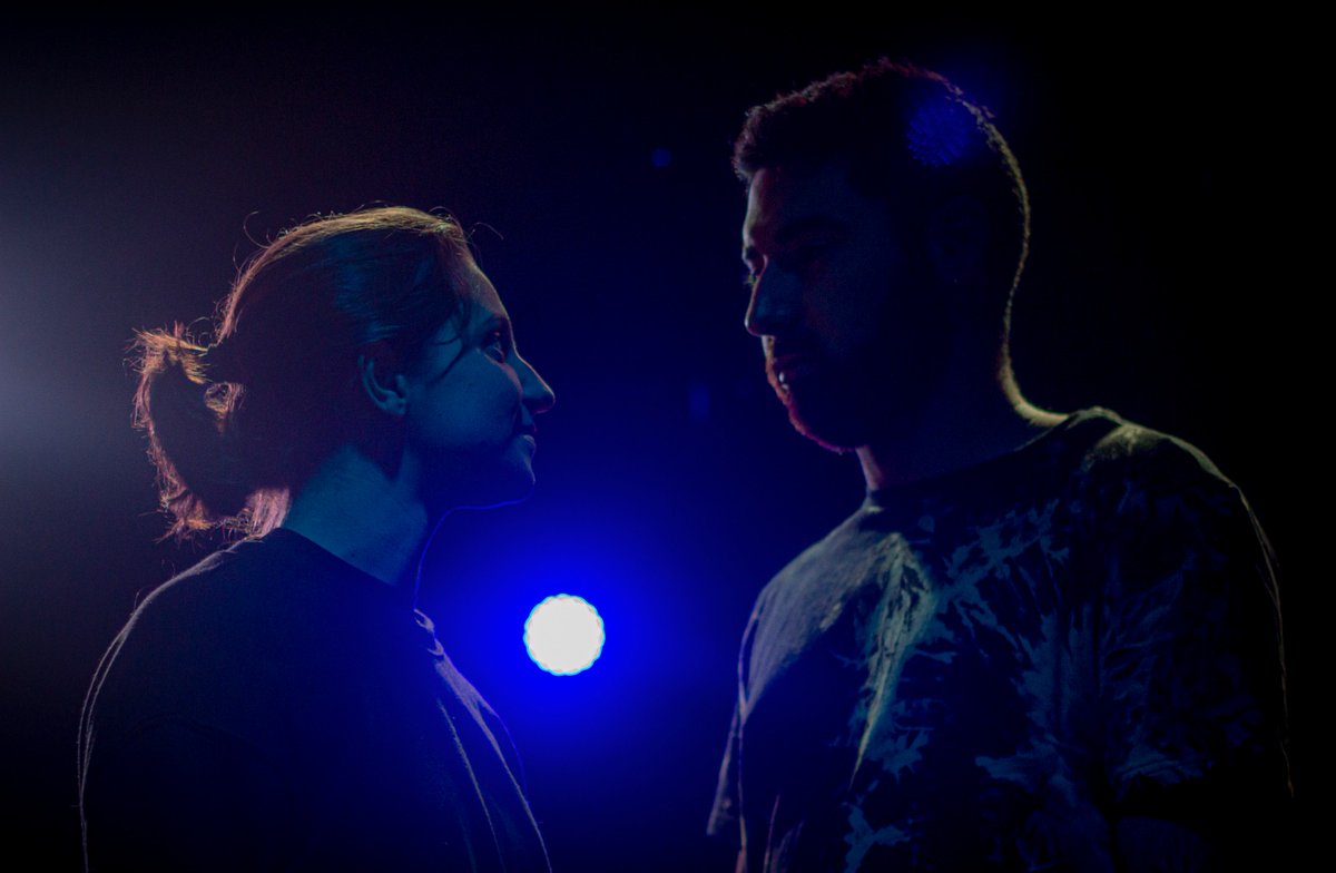 PlayTeatro's tweet photo. ¡Quedan 4⃣ días! 

Este viernes estrenamos #CiudadanoBeta en #Granada. Una obra inspirada en #UnMundoFeliz. Compra tus entradas: https://t.co/QR1ZcrtfKY https://t.co/WauftNNqXC