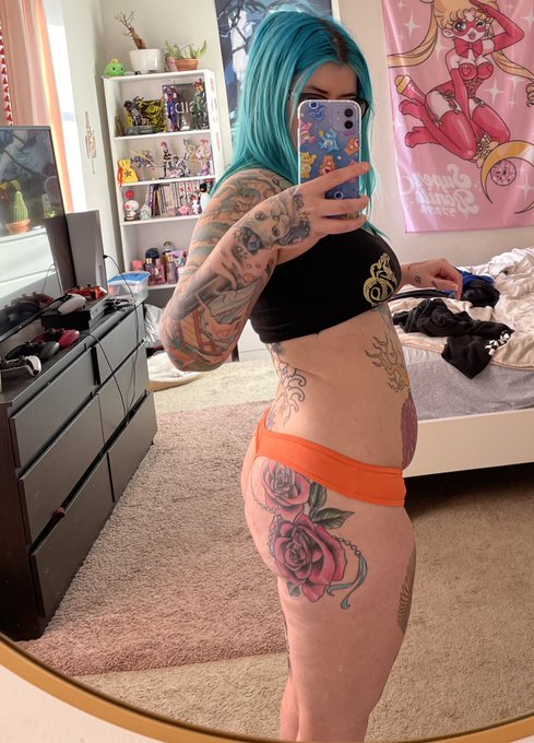 Im going to do 5 more days of the shred challenge but here&rsquo;s my 2 week before and after using Chloe Ting&rsquo;s